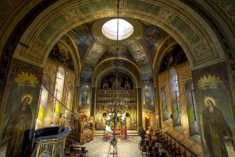Eastern Orthodox Church Art in Bucharest - Saint George and the art along Lipscani Street