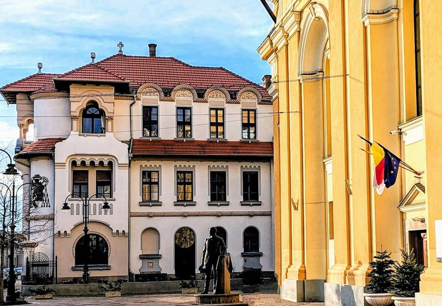 Food, Wine And Sightseeing Tour in Oradea, Romania - The second restaurant and a full spread of food