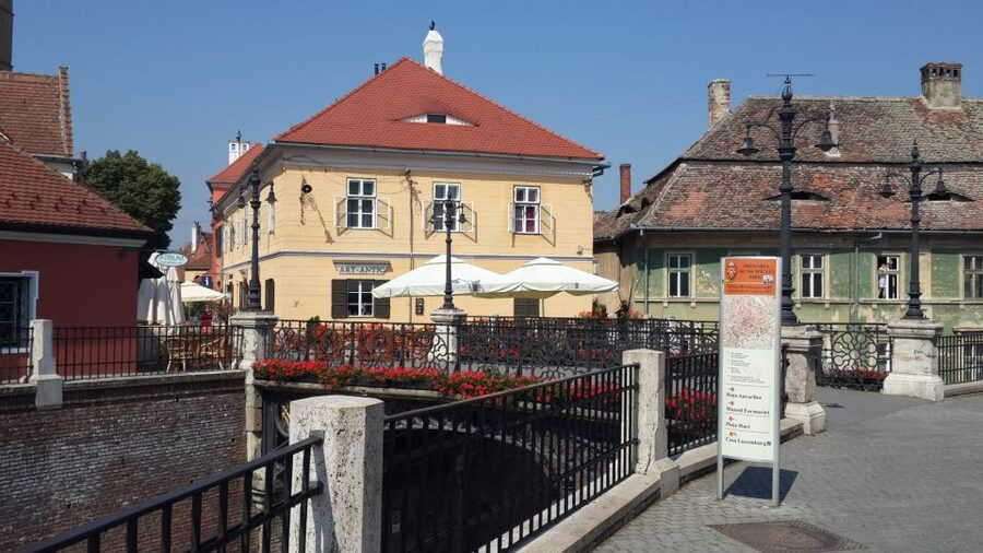 From Brasov: Guided Sighisoara and Sibiu Private Day Trip - Lunch in Sighisoara and what costs extra