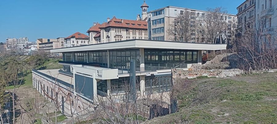 From Bucharest: Black Sea Constanța Day Tour - Constanța’s Casino and the waterfront