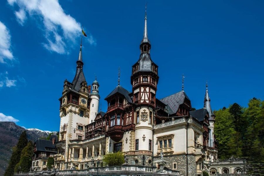 From Bucharest: Brasov Peles & Dracula's Castle Day Tour - Peles Castle: Romania’s royal showpiece