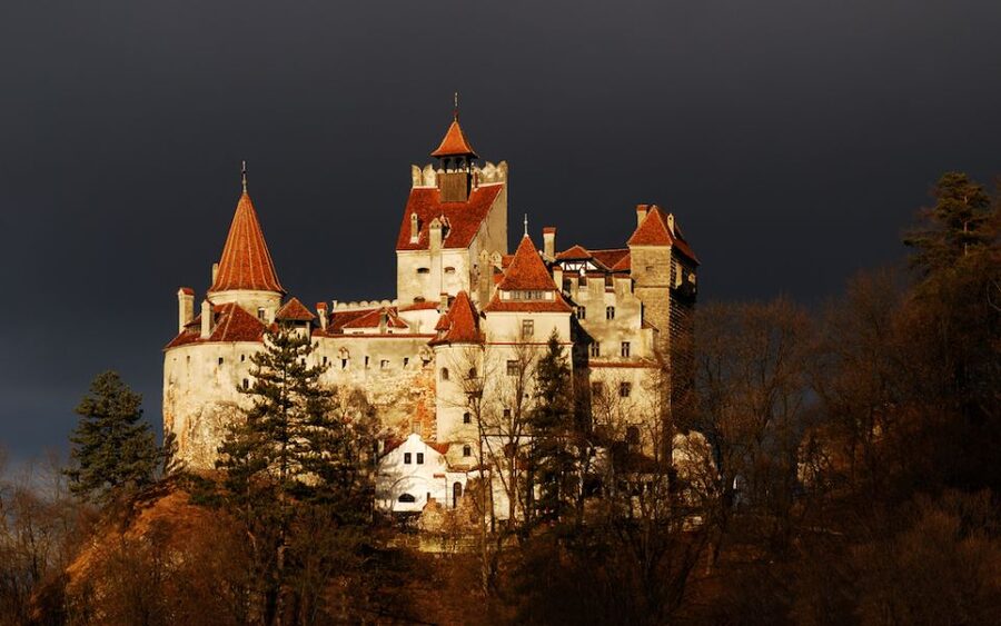 From Bucharest: Peleș and Bran Castles Private Tour - Peleș Castle and the Royal Stop in Sinaia