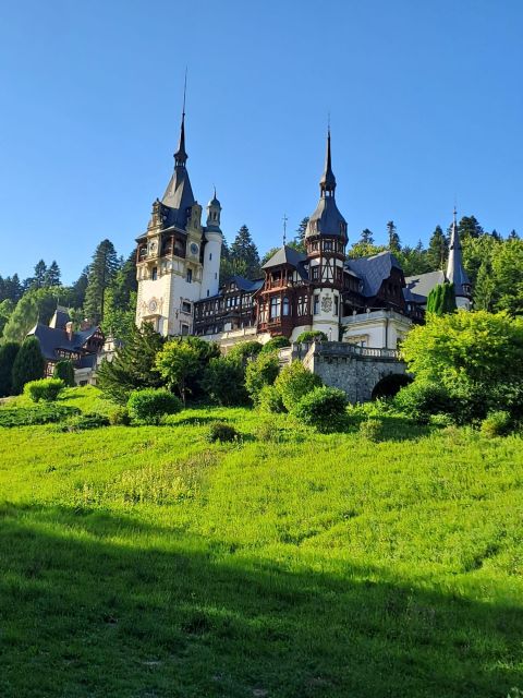 From Bucharest: Sinaia Full-Day Tour - A Romanian lunch for 10 to 20 euros
