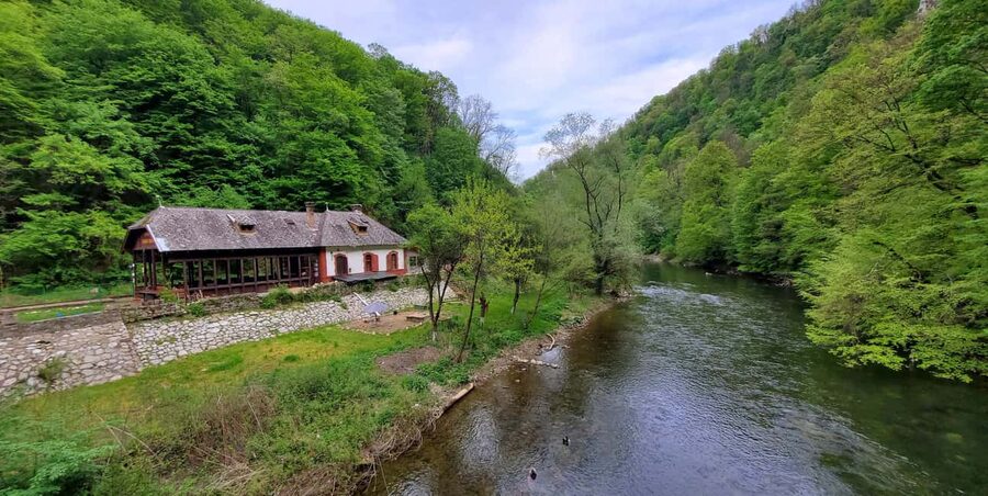 From Oradea: Gorges of Crisul Repede River - The shaded river trail and return leg