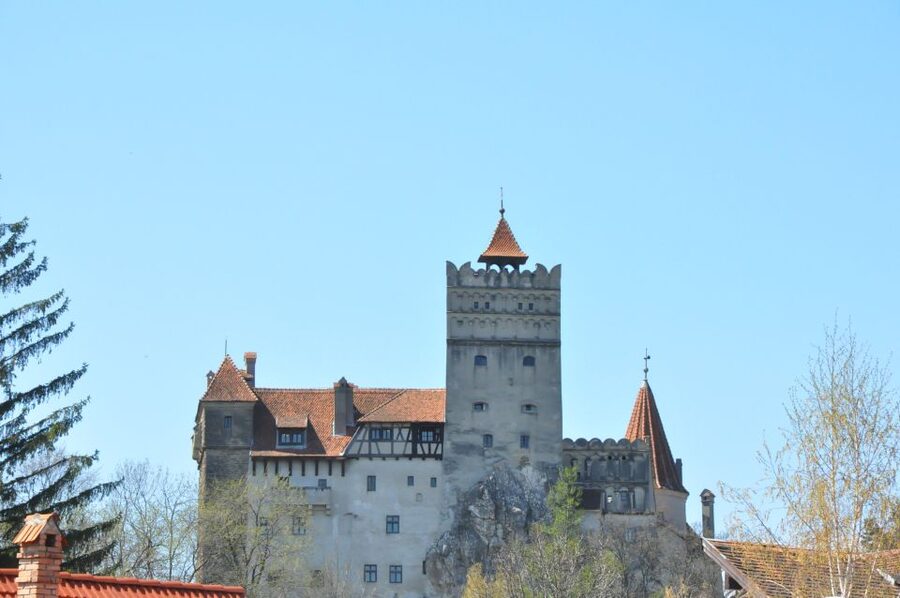 From Sibiu: Day Tour to Brasov and Dracula's Castle - Leaving Sibiu at 9:00 for Transylvania’s best-known sights