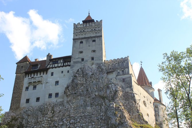 Guided visit in Spanish to the Castle of Dracula in Bran (native Spanish guide). - Inside Bran Castle with a Spanish guide