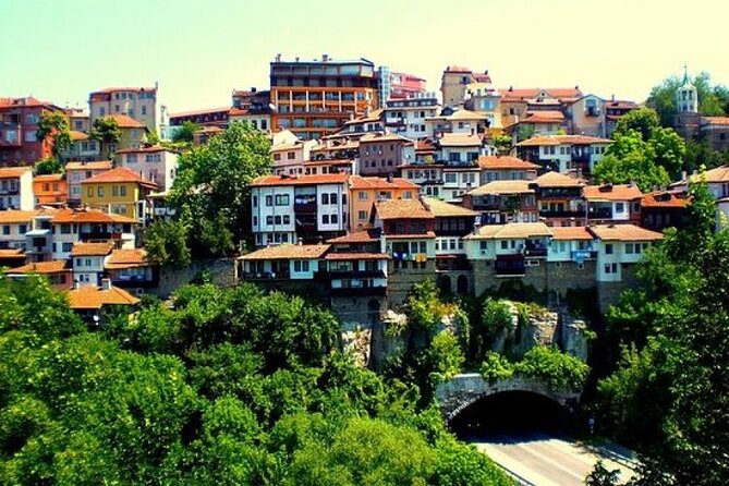 Hike Bulgaria Love Swing, Veliko Tarnovo and Tarevet Fortress - The guide can shape the whole experience