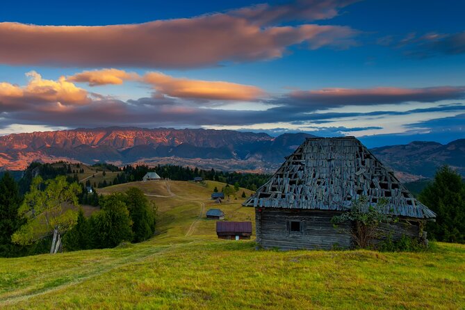 Hiking thought the best mountain villages in Romania-Private tour from Brasov - The Transylvania Amphitheater and its scattered wooden houses