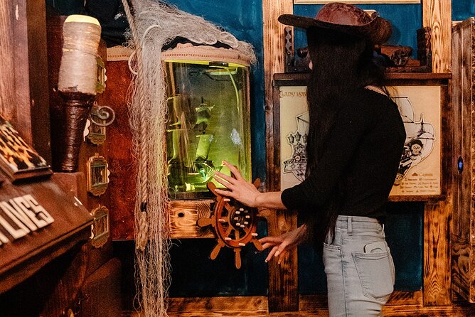 Legend of Skull Island Immersive Escape Room Experience - Playing in English in Brasov