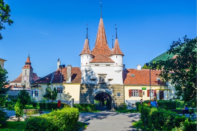 Medieval Brașov: Interactive City Game & Walking Tour - Squeezing through Rope Street