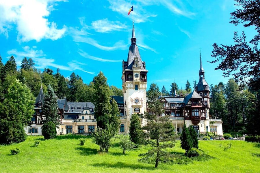 Minivan 8 Places : Dracula Castle, Peles, & Brasov Day Tour - Key points at a glance