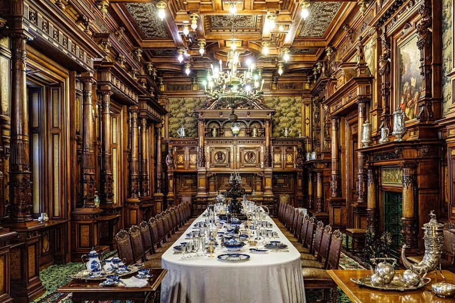 Minivan 8 Places : Dracula Castle, Peles, & Brasov Day Tour - A realistic schedule for a 12-hour day
