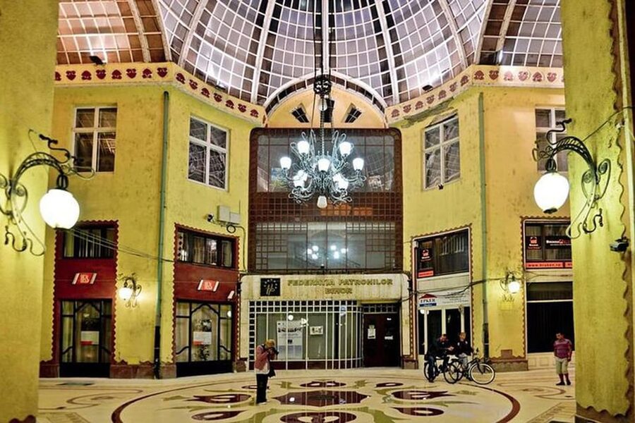 Oradea city tour - Regina Maria Theater and Poynar House