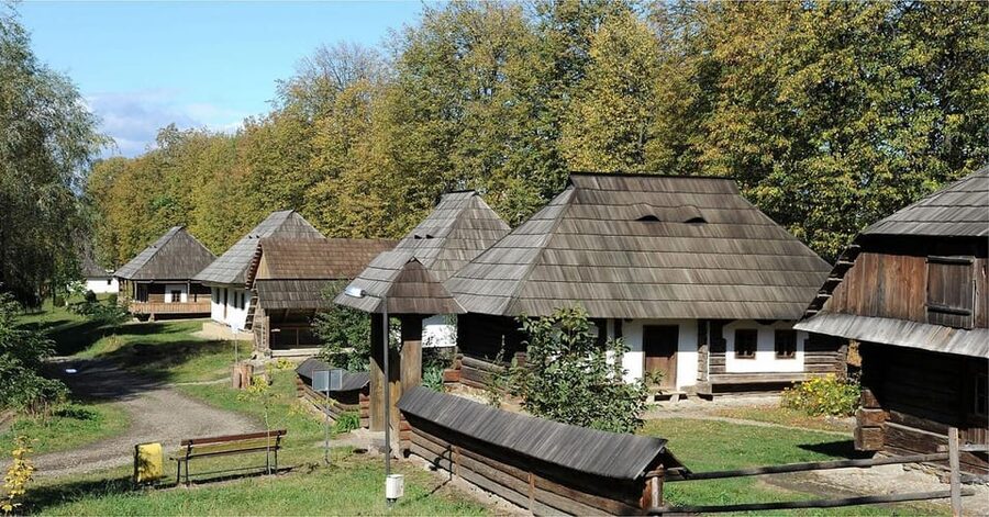Palace of the Parliament, Village Museum & Ceaușescu Mansion - What the private minivan adds