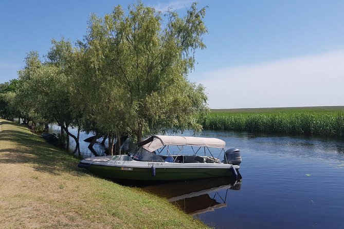 PRIVATE 4-5h speedboat tour to the village Mila23 - Starting at the Safca Delta Tours pontoon in Tulcea