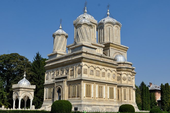 Private Day Trip True Castles of Vlad Dracula and Transfagarasan Road - The crucial seasonal difference