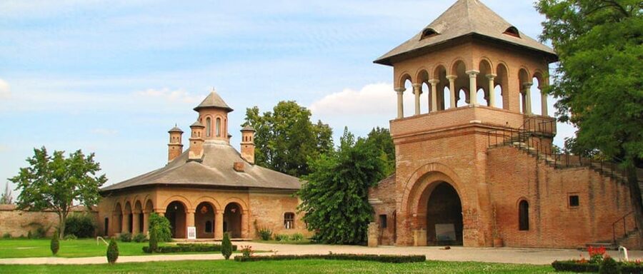 Private Tour from Bucharest to Dracula's tomb and Mogosoaia - Timing, pickup, and the shape of the day