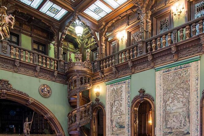 Private Tour in Bran Castle, Peles Castle, and Brasov - Walking through Brasov’s medieval center