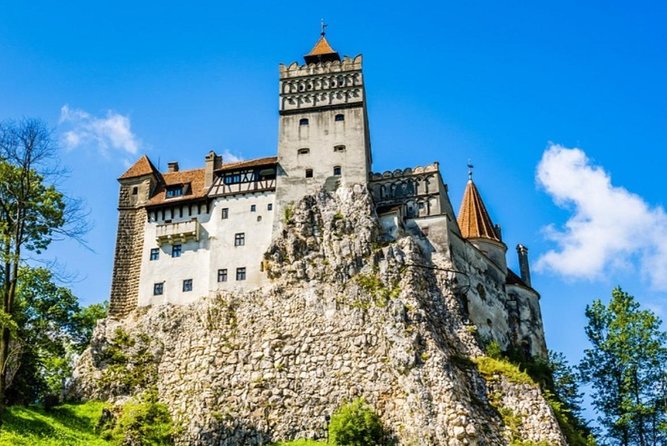 Private tour to Bran Dracula's Castle and Peleș Royal Castle - Who should book this experience?