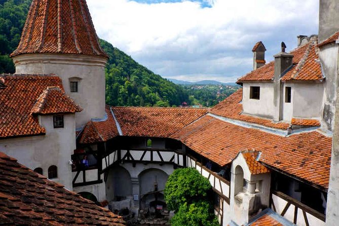 Private Tour to Dracula's Castle, Peles Castle from Bucharest - Brasov: a useful break in the medieval center