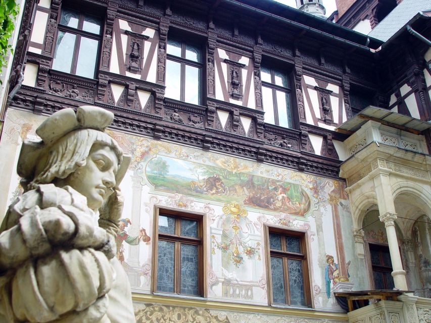 Sinaia: Peleș Castle Tour with An Expert Guide - The 4,000-piece weapons collection