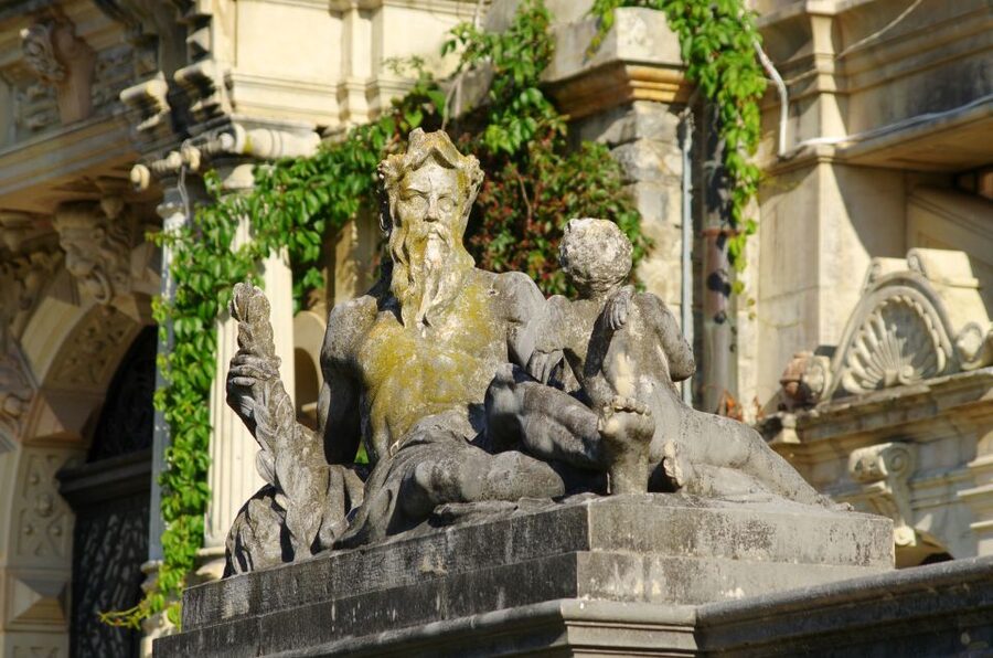 Sinaia: Peleș Castle Tour with An Expert Guide - The imperial apartment that was never used