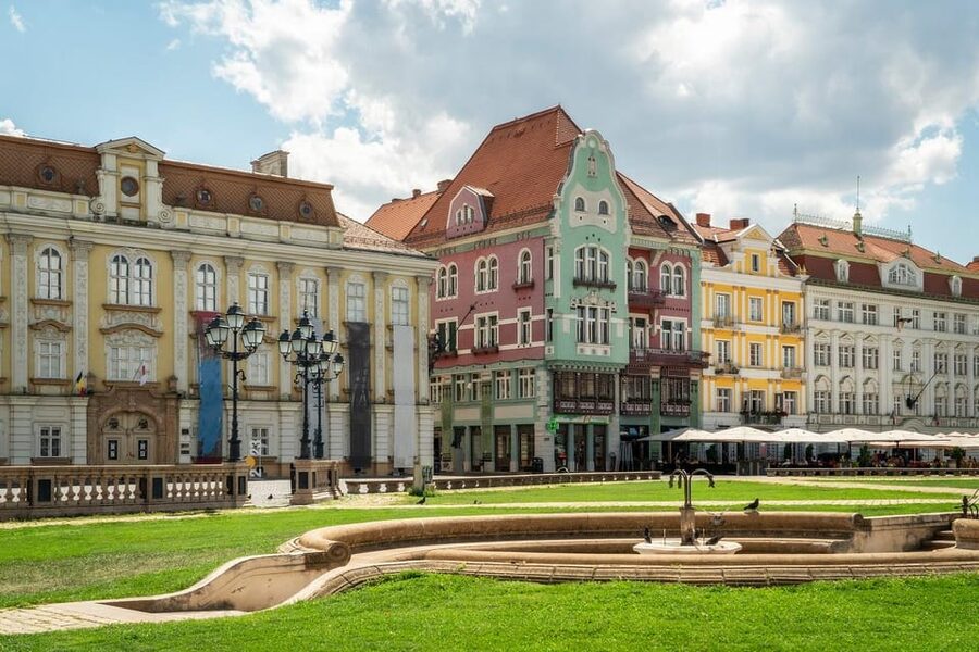 Timișoara Highlights - Walking Tour - Returning to Liberty Square before Victory Square