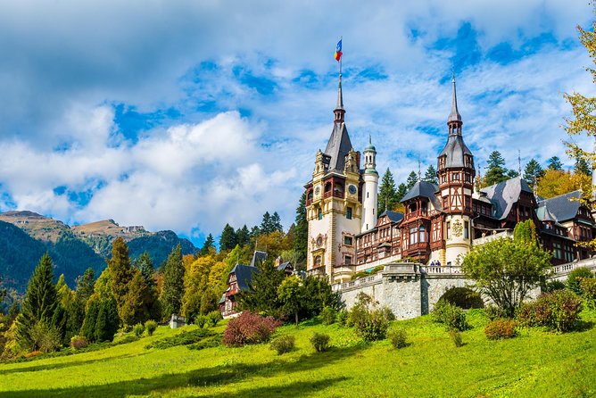 Transylvania and Dracula Castle Full Day Tour from Bucharest - Brasov’s old center and Piata Sfatului