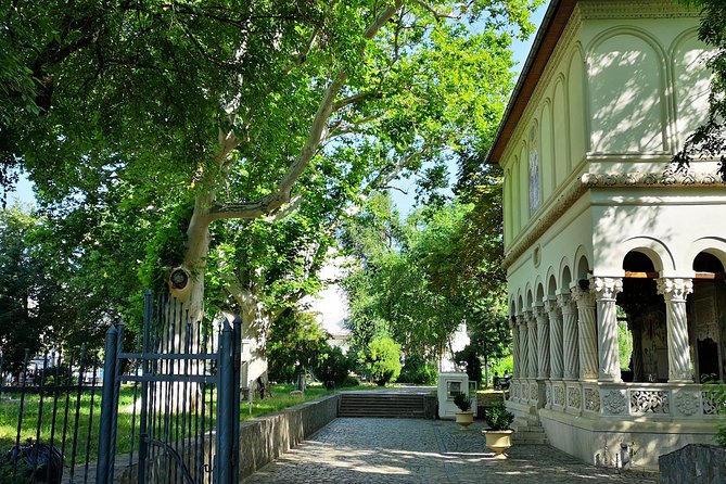 Unhealthy Food Tour of Bucharest – 4 hours - Why the guide can make or break the experience