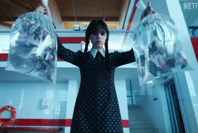 Wednesday Adams Family - Visit 6 filming locations, Private tour - The botanical garden laboratory scene